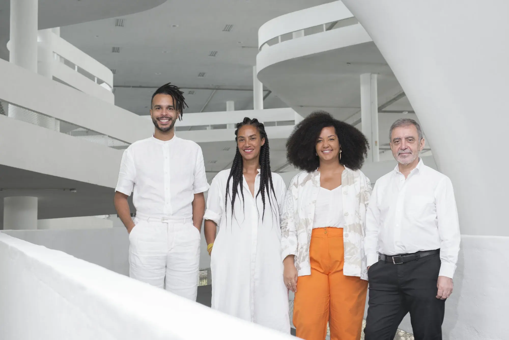 Les curateurs Diane Lima, Hélio Menezes et Manuel Borja-Villel
